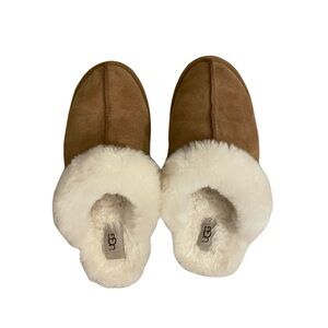 UGG SLIPPERS